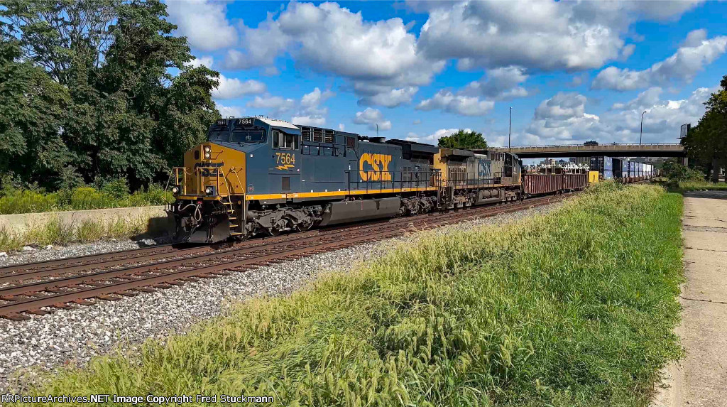 CSX 7564 leads M331.